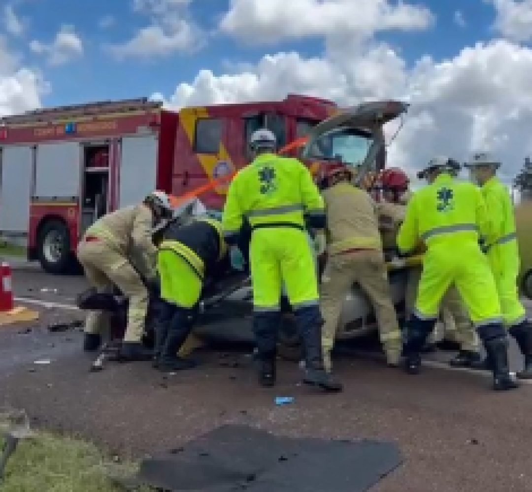 Jovem de 19 anos sofre múltiplas fraturas e TCE na BR-277