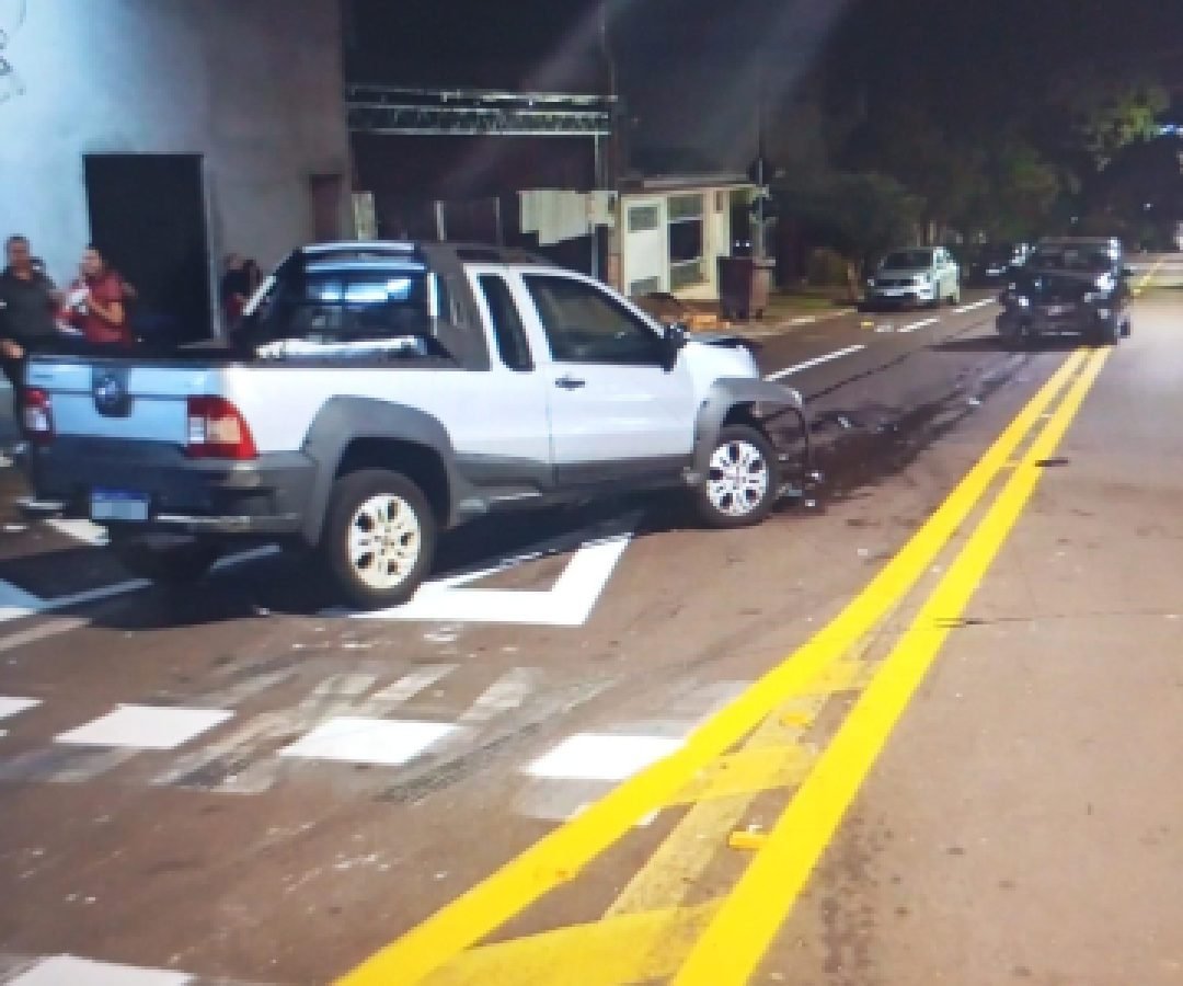 Embriagado, jovem de 22 anos é preso após bater veículo em Cascavel