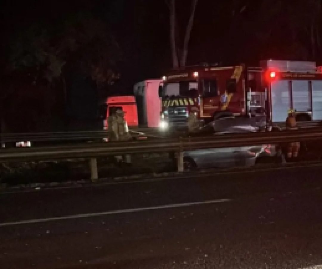 Jovem morre em capotamento na BR-376 em Mauá da Serra; pai socorrista atendeu a ocorrência