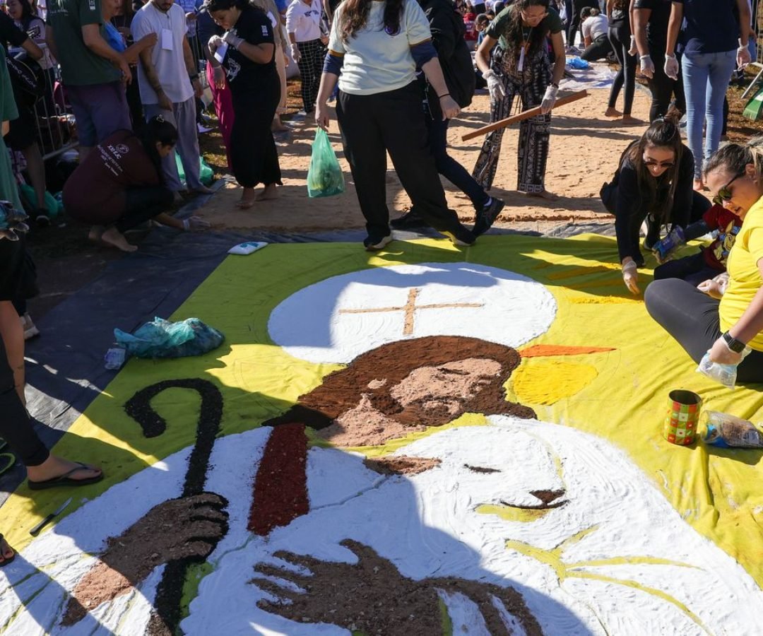 Jovens no DF se unem por tapetes de Corpus Christi e “jejum” de telas
