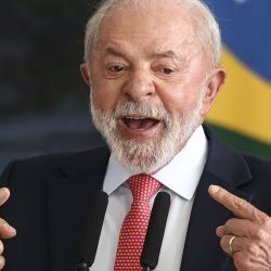 Lei autoriza pagamento retroativo de direitos suspensos na pandemia