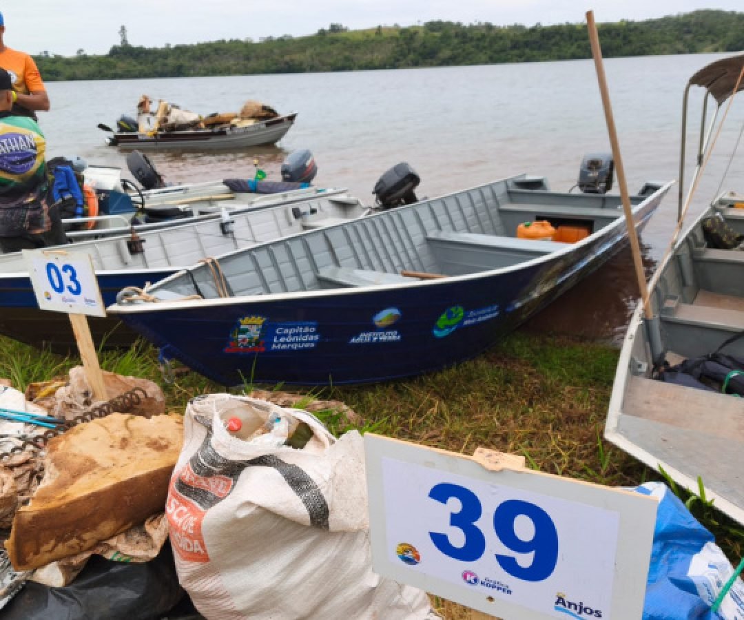 Mutirão recolhe 136 quilos de lixo do lago do Baixo Iguaçu, em Capitão Leônidas Marques