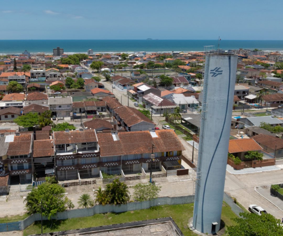 Sanepar vistoria ligações de esgoto no Litoral e orienta clientes sobre ligação correta