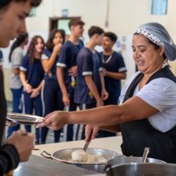 Estado lança edital pioneiro para incrementar alimentação escolar para alunos com restrições