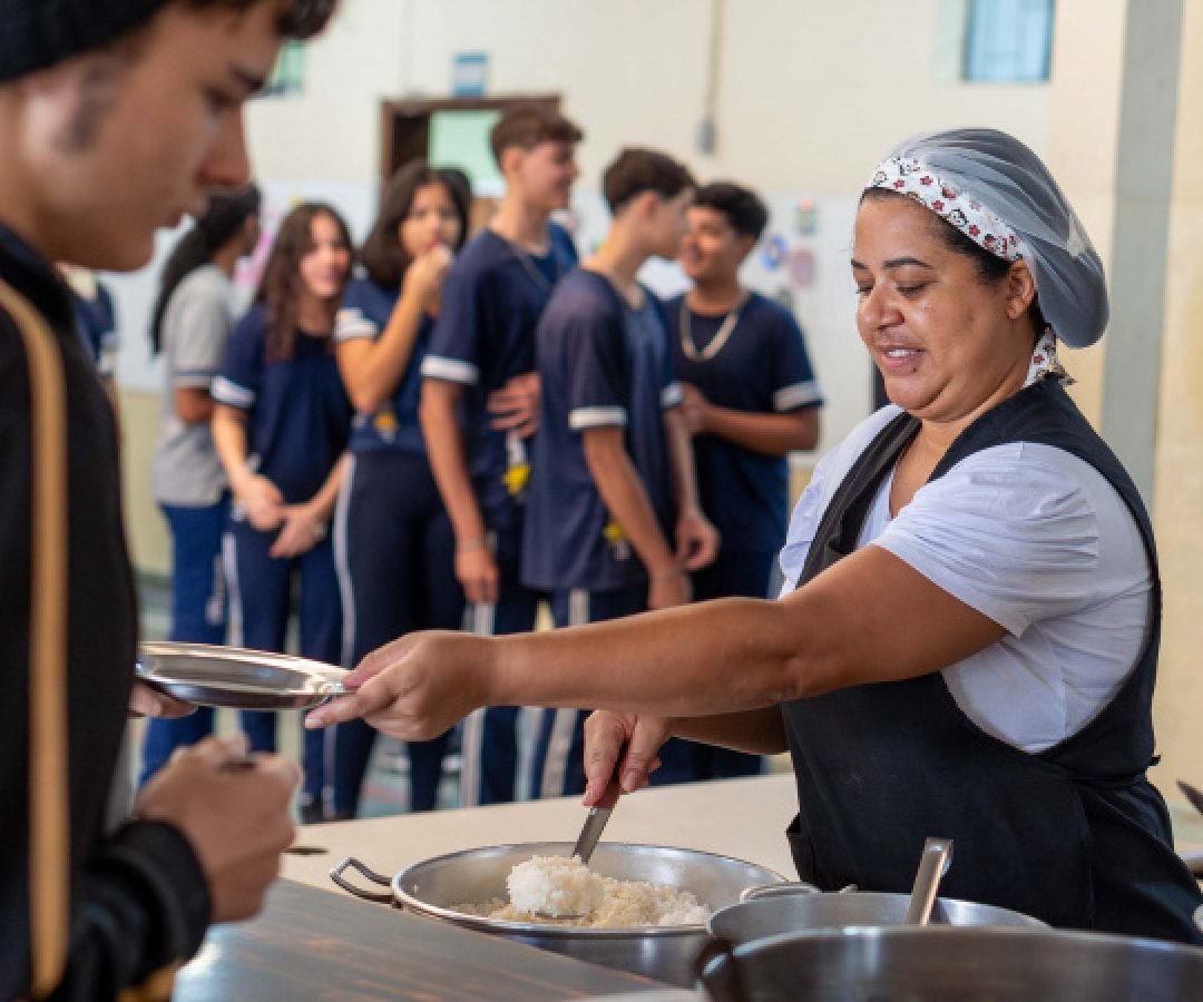 Estado lança edital pioneiro para incrementar alimentação escolar para alunos com restrições