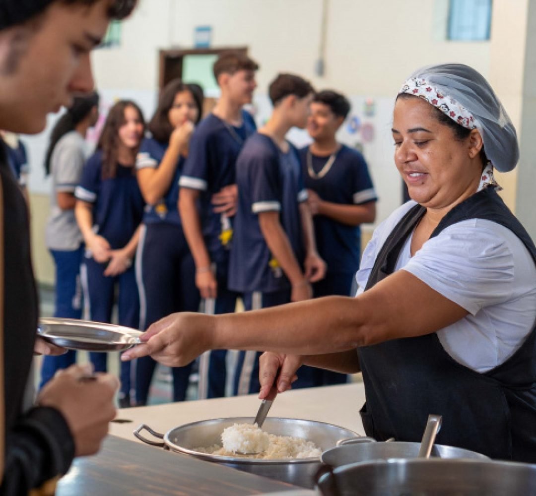 Estado lança edital pioneiro para incrementar alimentação escolar para alunos com restrições