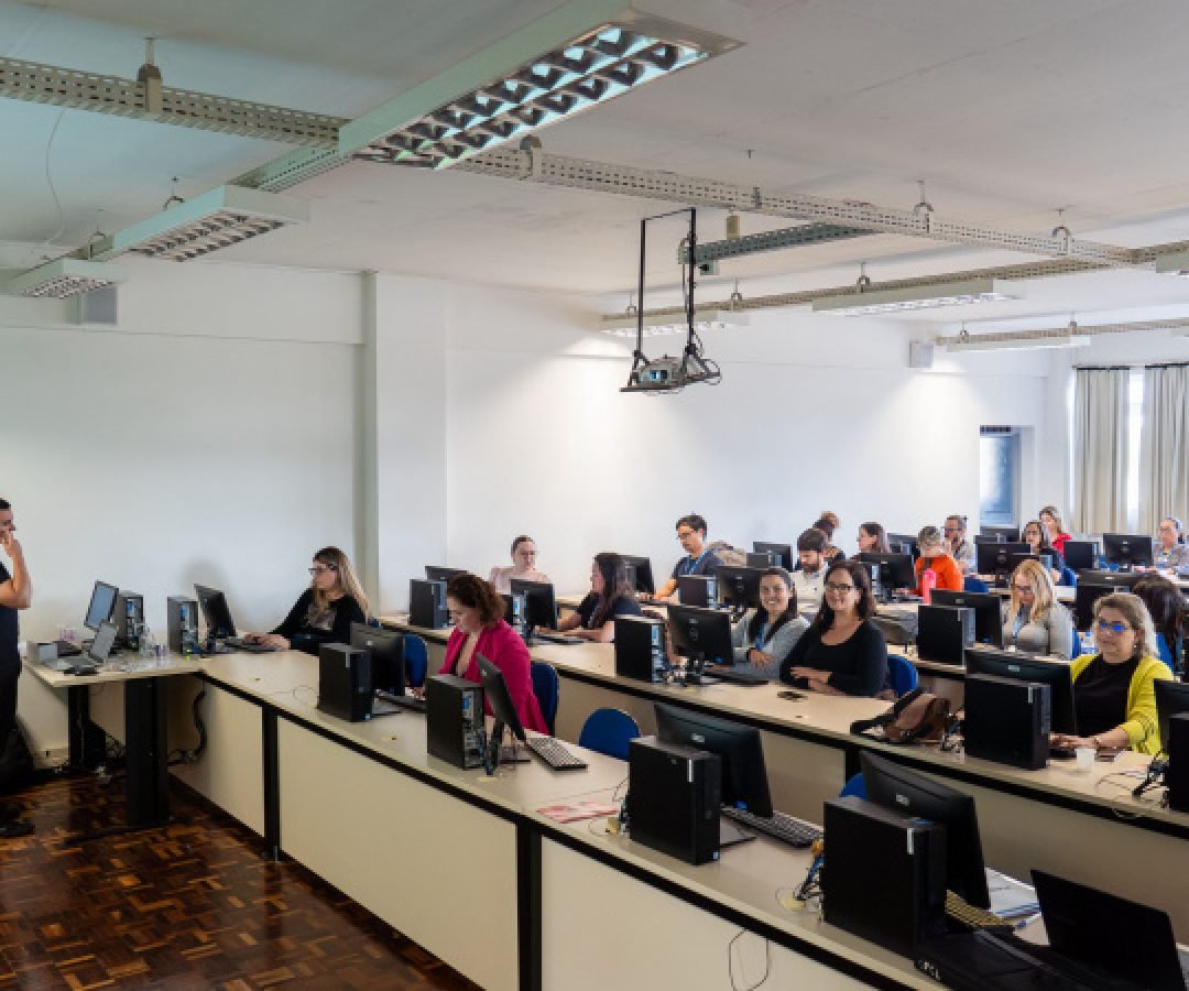 Técnicos pedagógicos da SEED são capacitados em Inteligência Artificial