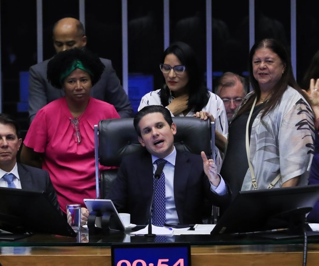 Câmara dos Deputados aprova licença menstrual de até 2 dias