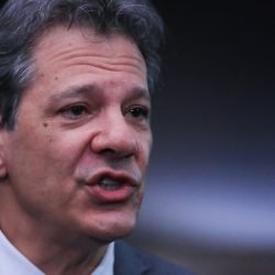 Governo avalia projeto adicional para manter arrecadação do IR