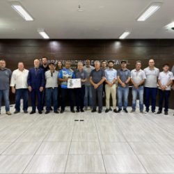 Madril e Dilceu Sperafico homenageiam forças de segurança em Cascavel