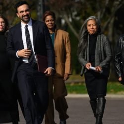 mamdani-prefeito-nova-york-equipe-mulheres-e1762378449162.jpg