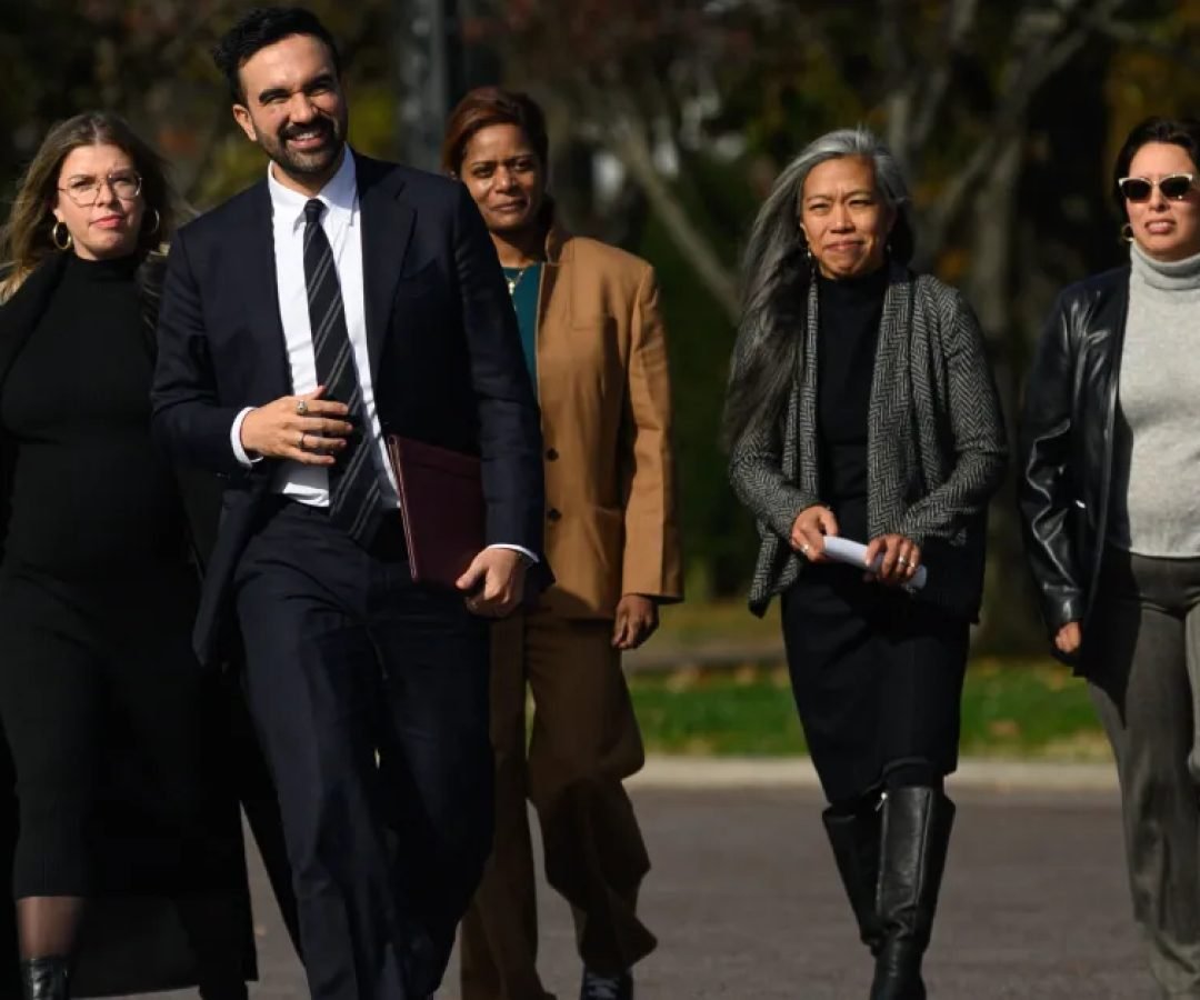 mamdani-prefeito-nova-york-equipe-mulheres-e1762378449162.jpg