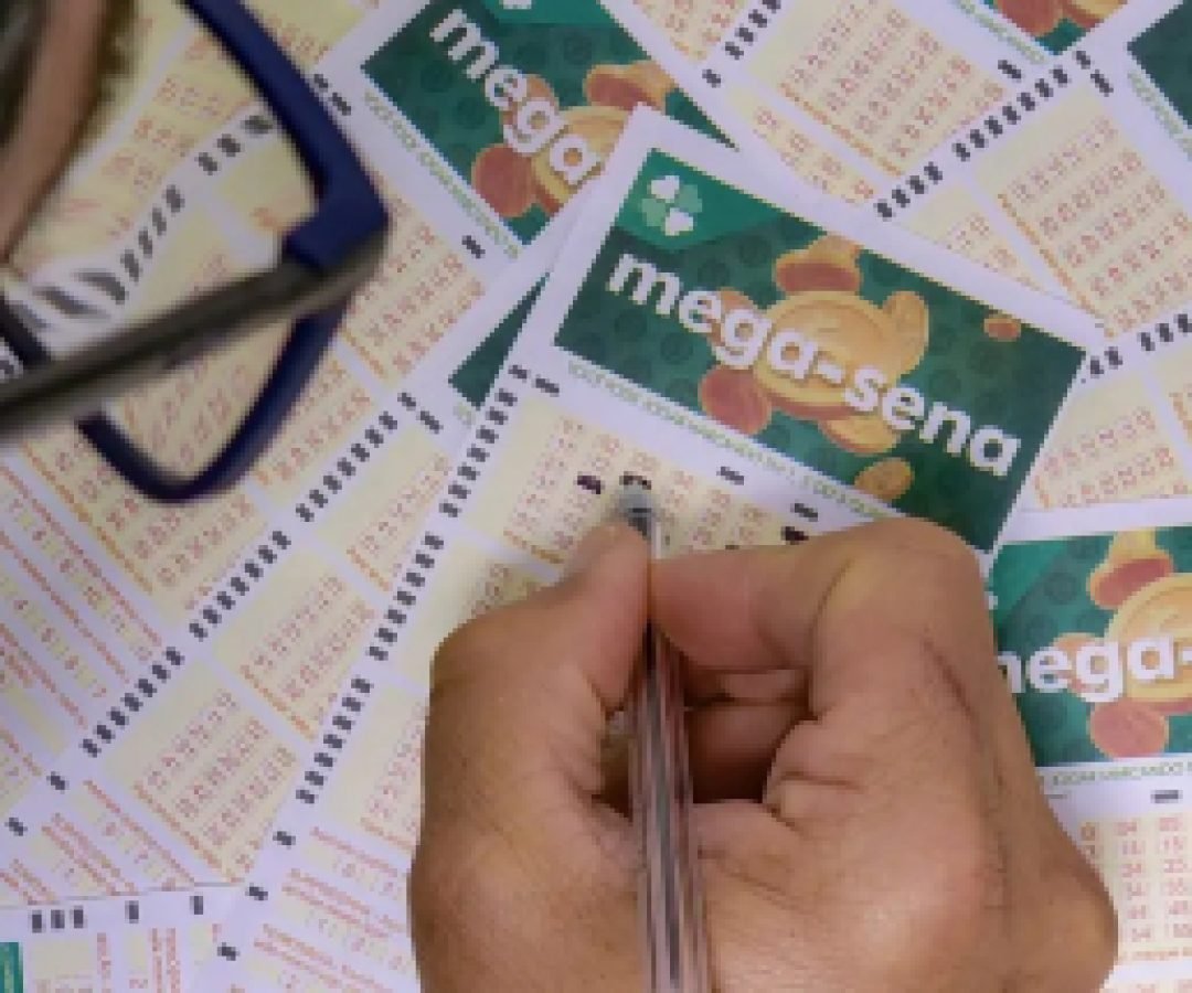 Mega-Sena acumula e prêmio principal vai para R$ 16 milhões