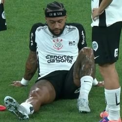 memphis-depay-lesionado-corinthians-flamengo-e1774224812723.jpg