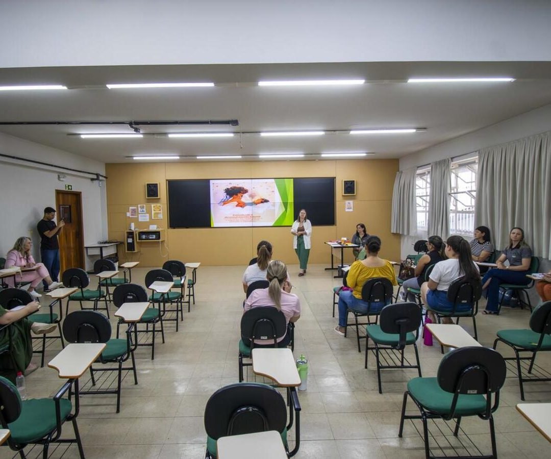 Curso aborda a importância do desenvolvimento de crianças nas instituições de acolhimento