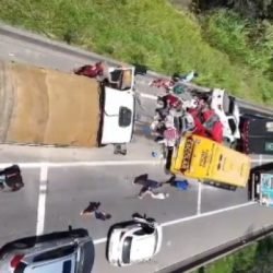 Milagre! Homem é criança escapam ilesos após engavetamento na BR-101