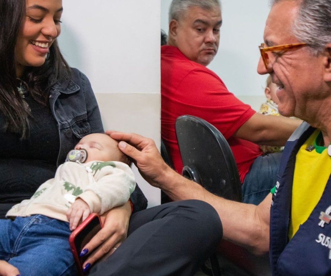 Ministério da Saúde começa a vacinar crianças com a Pneumo 20
