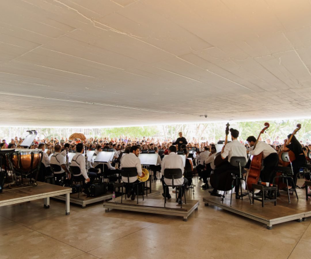 Orquestra Sinfônica do Paraná recebe mil pessoas no primeiro concerto do ano no MON