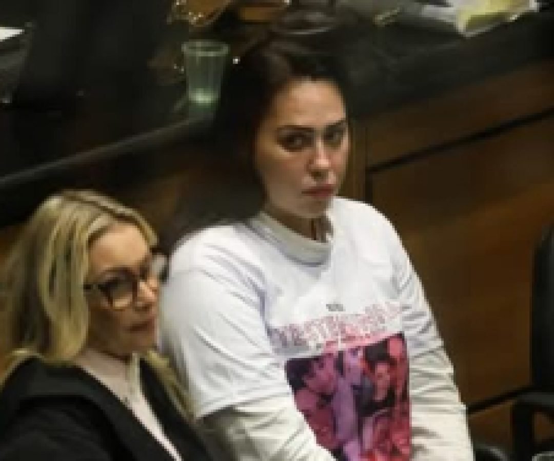 Monique Medeiros se entrega à polícia e volta a ser presa