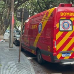 Moto e Gol batem no centro de Cascavel