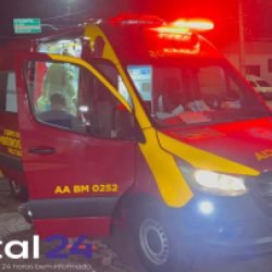 Motoboy fica ferido após perder controle da moto e bater em carro no bairro Neva, em Cascavel