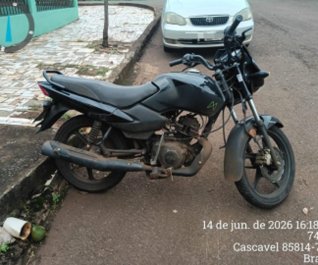 Motocicleta furtada é recuperada pela PM e homem acaba preso em Cascavel