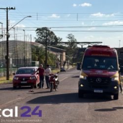 Motociclista de 36 anos fratura o joelho em acidente na Rua Guaias, em Cascavel