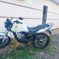 Motociclista é detido após perseguição policial e confusão durante abordagem em Capitão Leônidas Marques