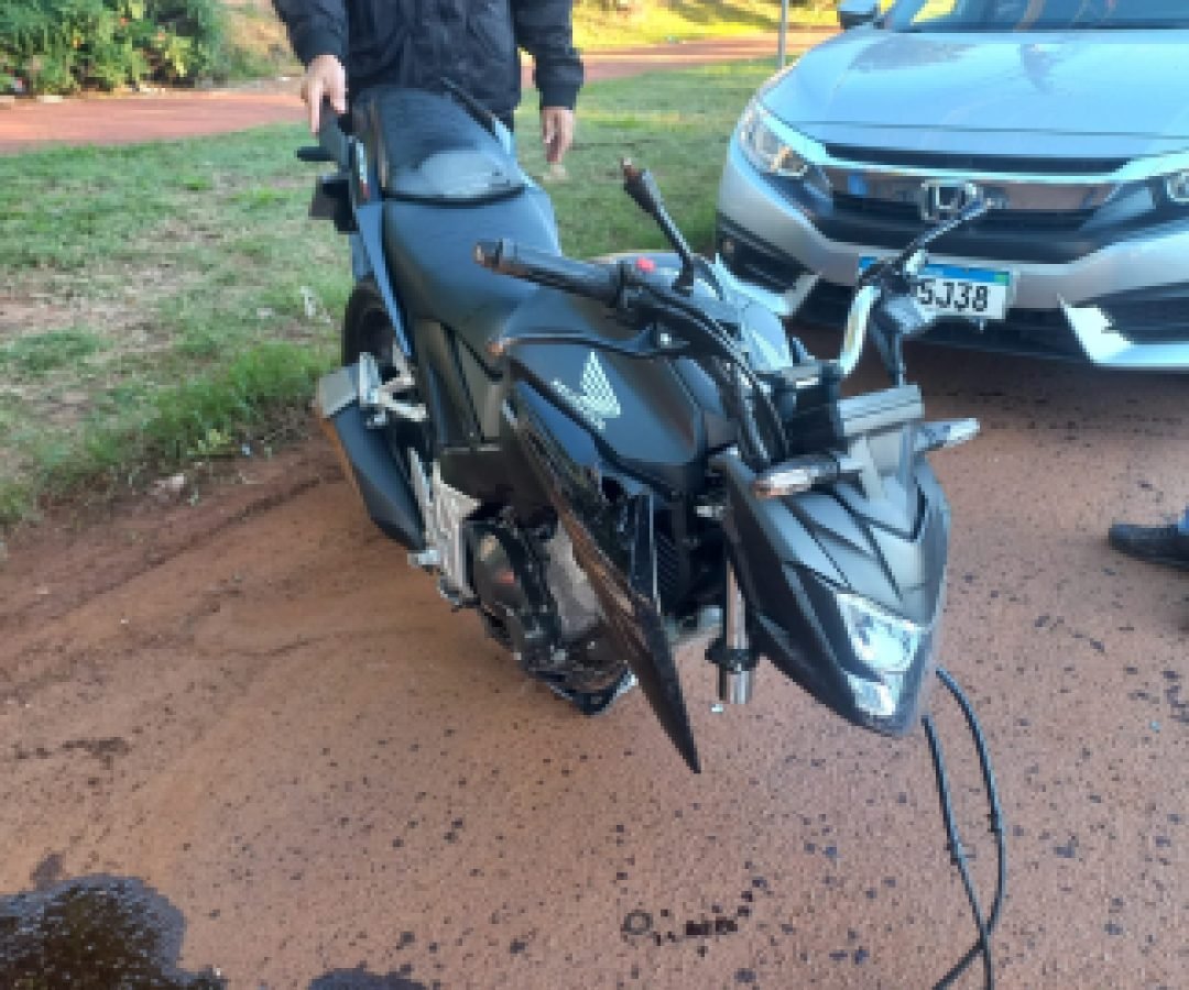 Motociclista fica ferido em acidente com mais dois carros no Brasmadeira