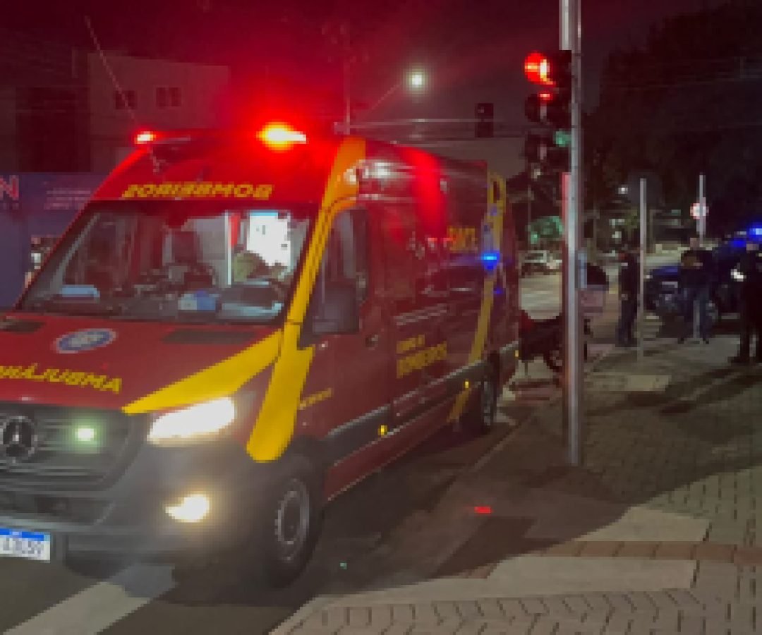 Motociclista fica ferido em acidente na rua da Lapa