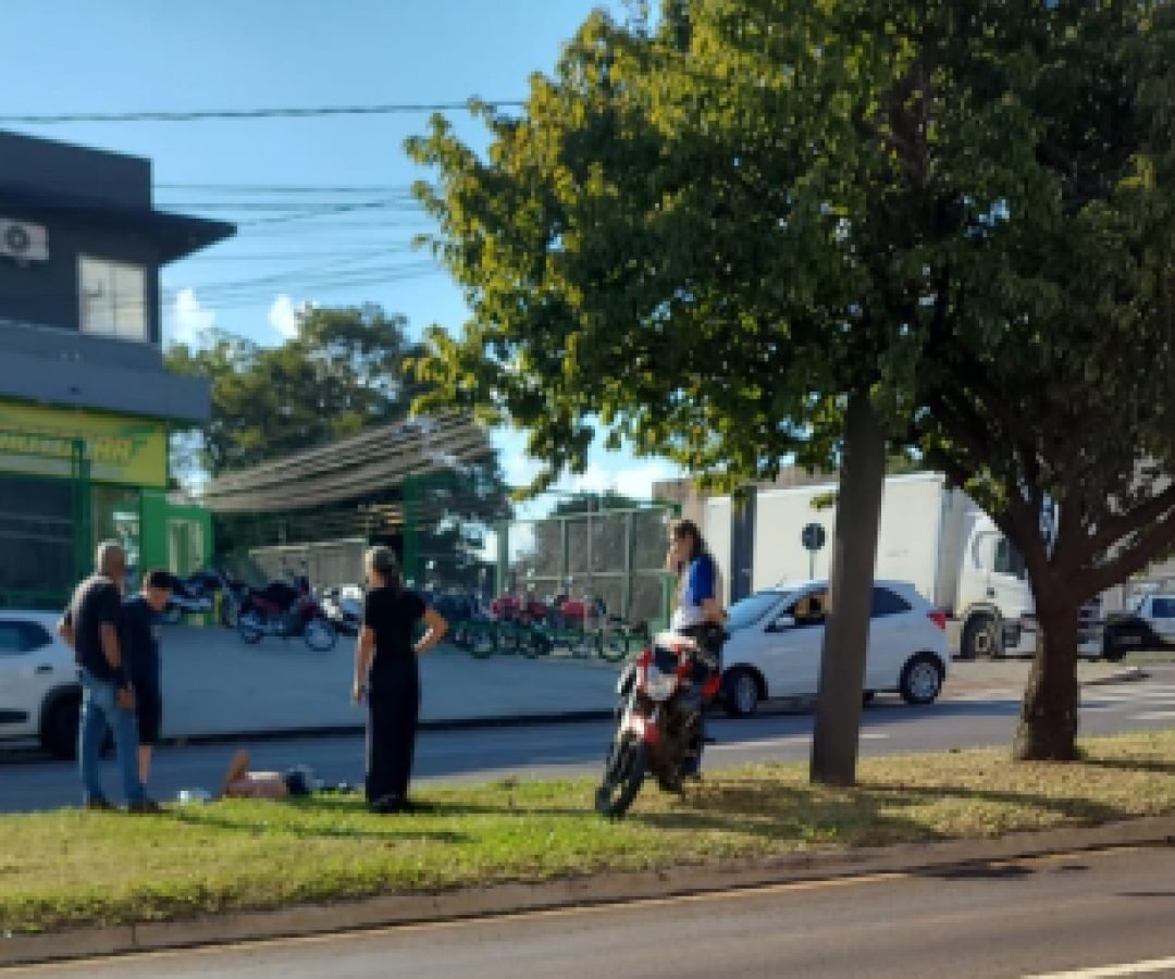 Motociclista fica ferida em acidente no Pacaembu