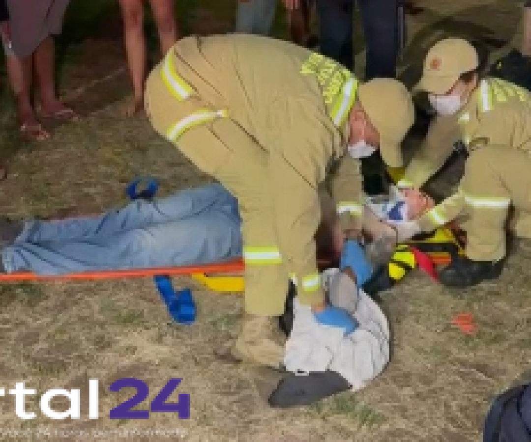 Motociclista fica gravemente ferida após colisão com Celta na Rua Clodoaldo em Cascavel