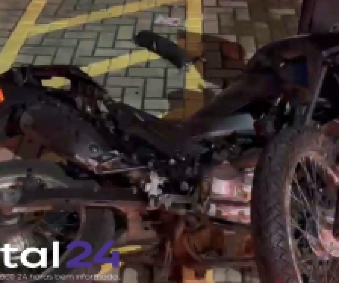 Motociclista fica gravemente ferido após colisão com carro na Avenida Carlos Gomes, em Cascavel