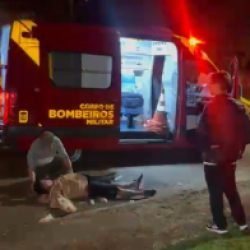 Motociclista na contramão provoca acidente e deixa dois irmãos feridos