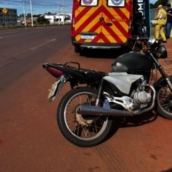 Motociclista sofre contusão mental após bater na traseira de caminhão em Cascavel