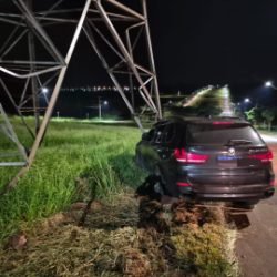 Motorista bate BMW na Avenida das Torres