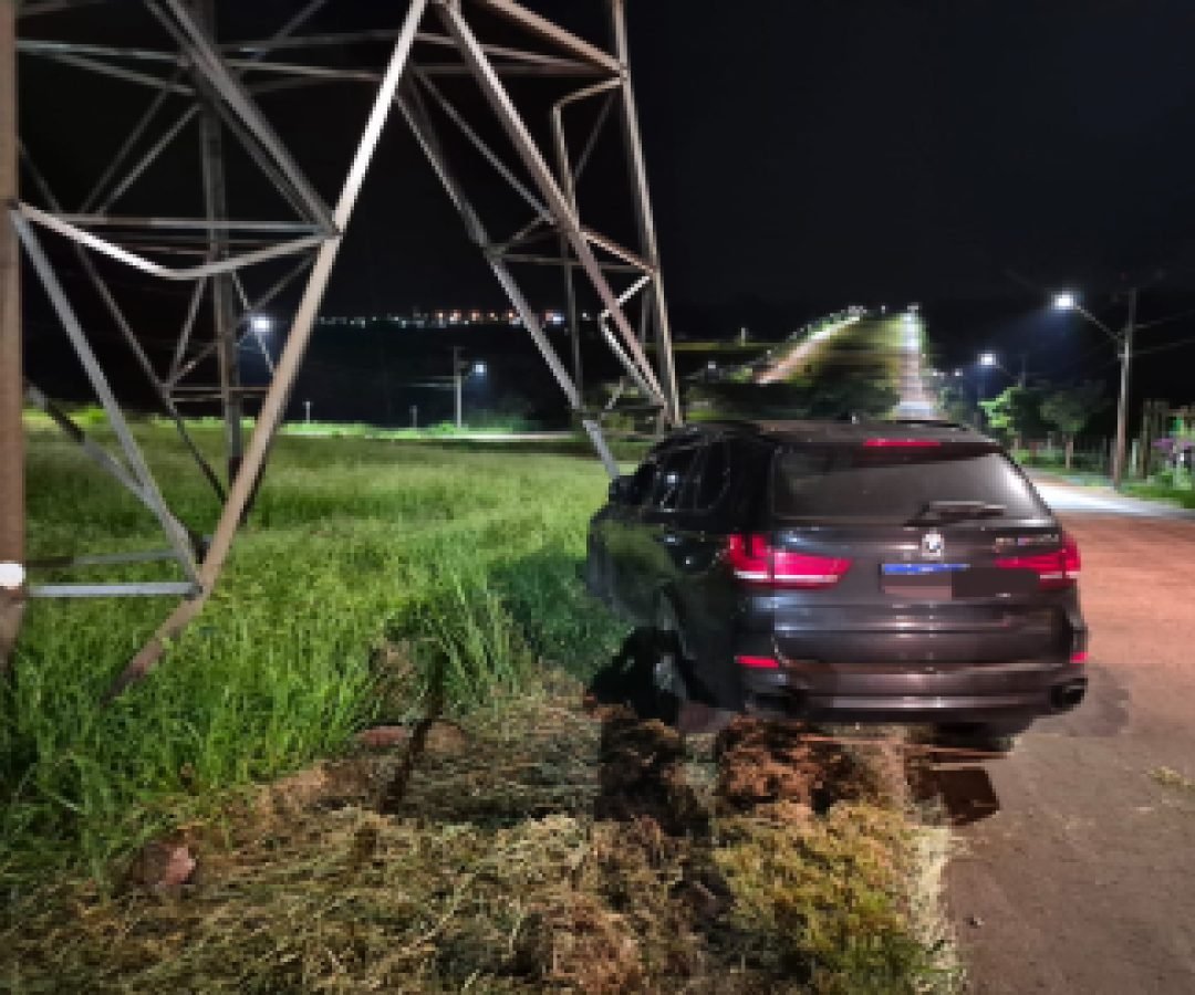 Motorista bate BMW na Avenida das Torres