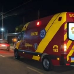 Motorista bate em carro estacionado no Riviera