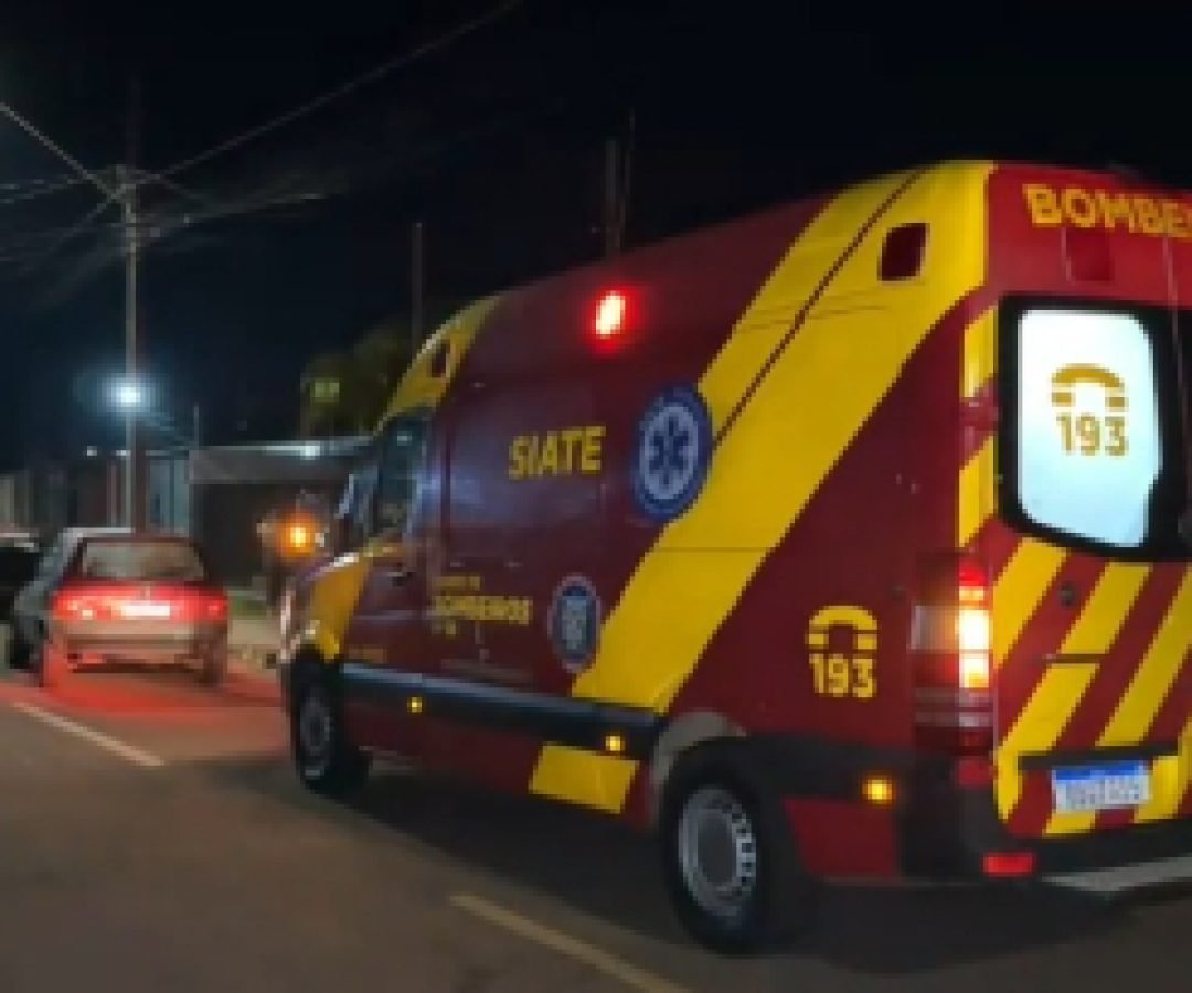 Motorista bate em carro estacionado no Riviera