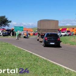 Motorista fica preso às ferragens após acidente com caminhão carregado na BR-369