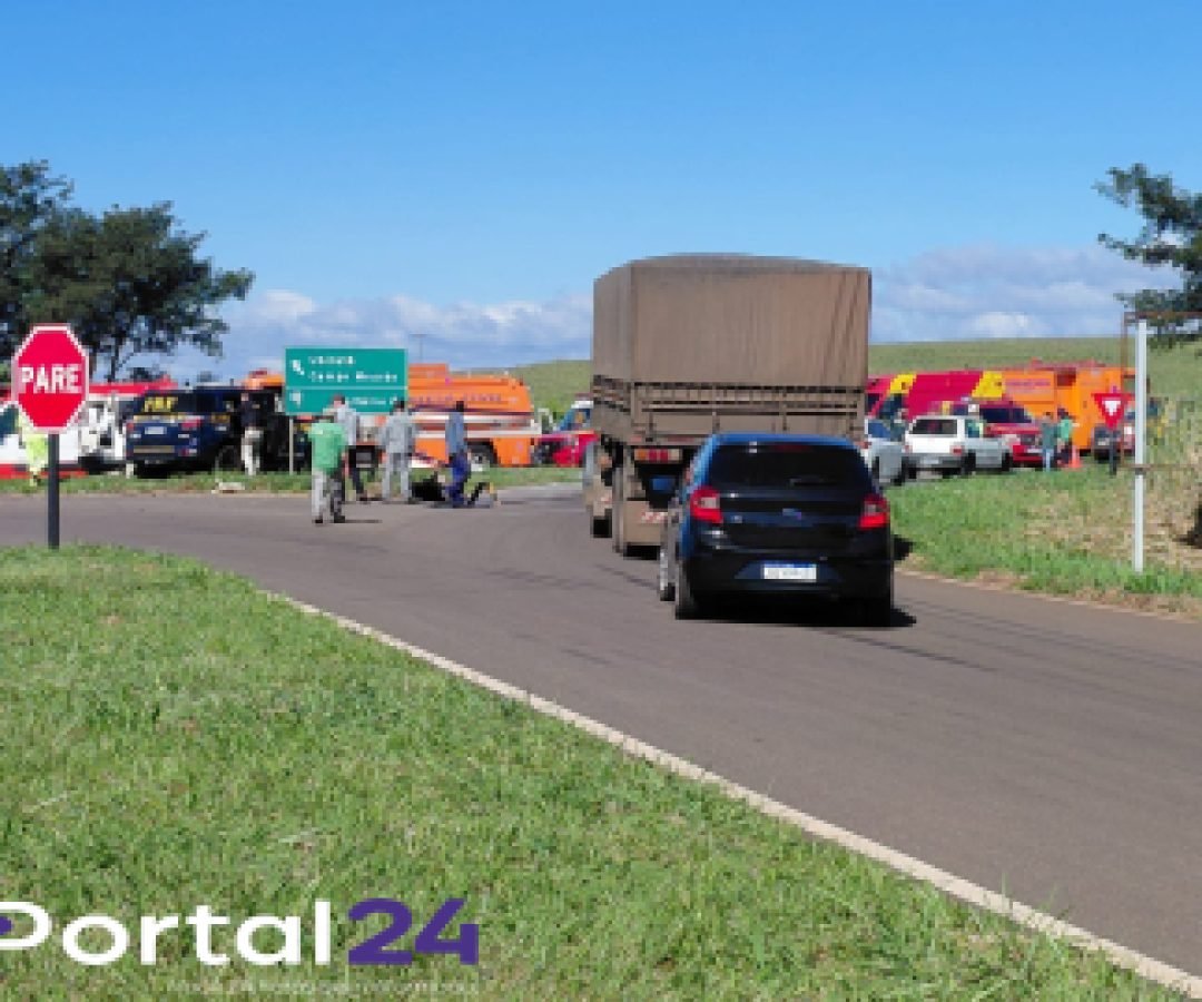 Motorista fica preso às ferragens após acidente com caminhão carregado na BR-369