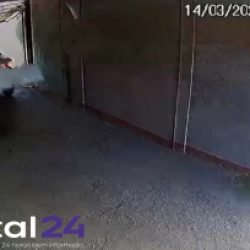 Motorista destrói portão de motel ao fugir de carro em Cascavel