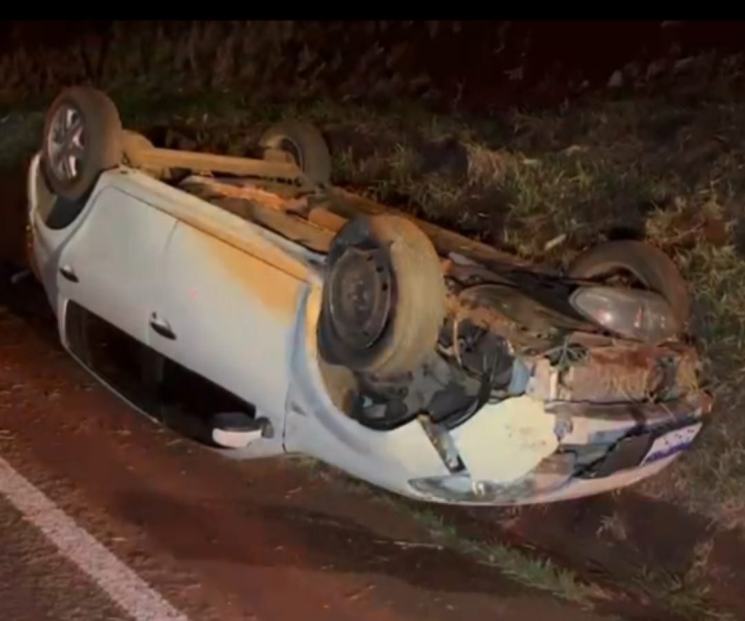 Motorista fica ferido após capotamento na BR-486 entre Tupãssi e Cascavel