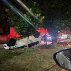 Motorista fica ferido após capotamento no centro de Campo Mourão
