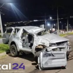 Motorista fica preso às ferragens após colisão entre utilitários em Apucarana