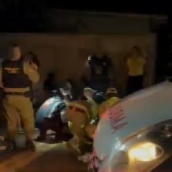 Motorista foge após atingir moto e deixar duas jovens feridas no Lar Paraná em Campo Mourão