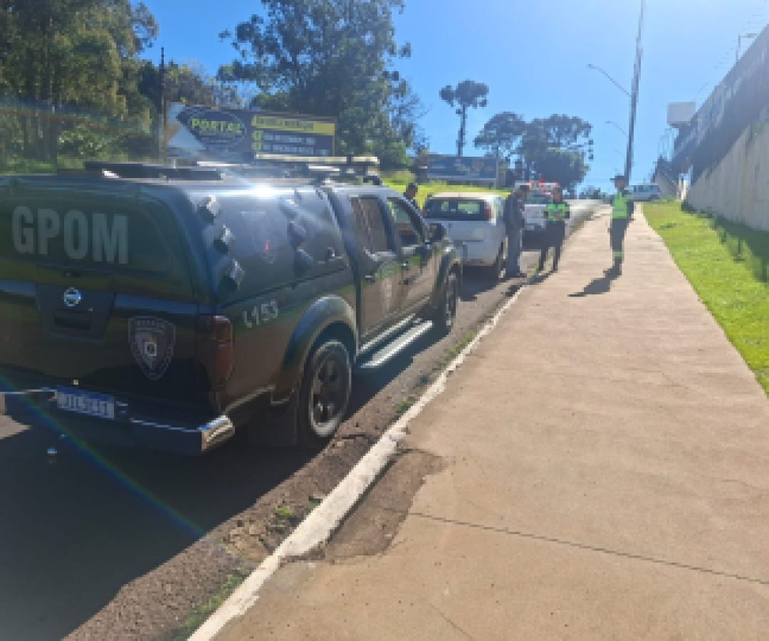Motorista sem placas no veículo é detido por suspeita de embriaguez em Cascavel