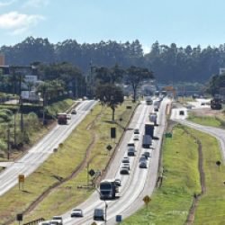 Movimento cresce nas rodovias do Oeste durante o feriado