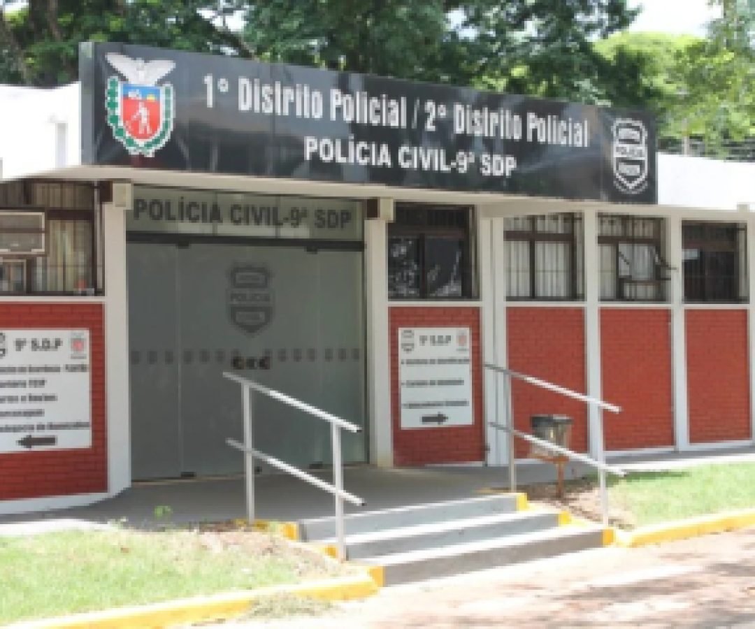 Mulher compra água de motorista de app e acorda sem as roupas íntimas