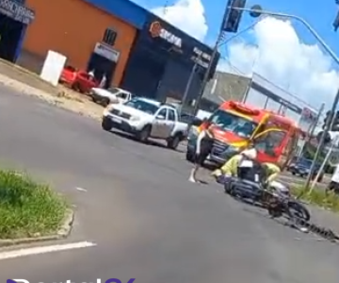 Mulher fica ferida em acidente de trânsito na Avenida Rocha Pombo, em Cascavel